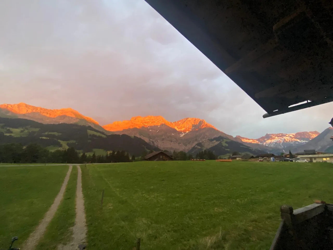 Alpenglühen, vom Haus aus gesehen
